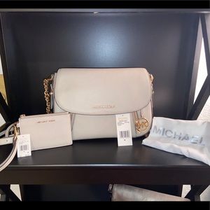 Michael Kors Bedford Md Shoulder Flap w/ Card case